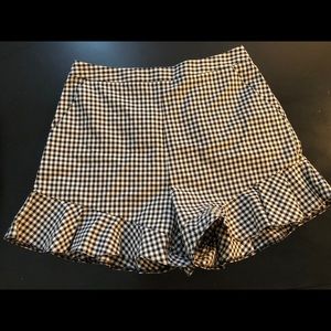 Gingham ruffle shorts